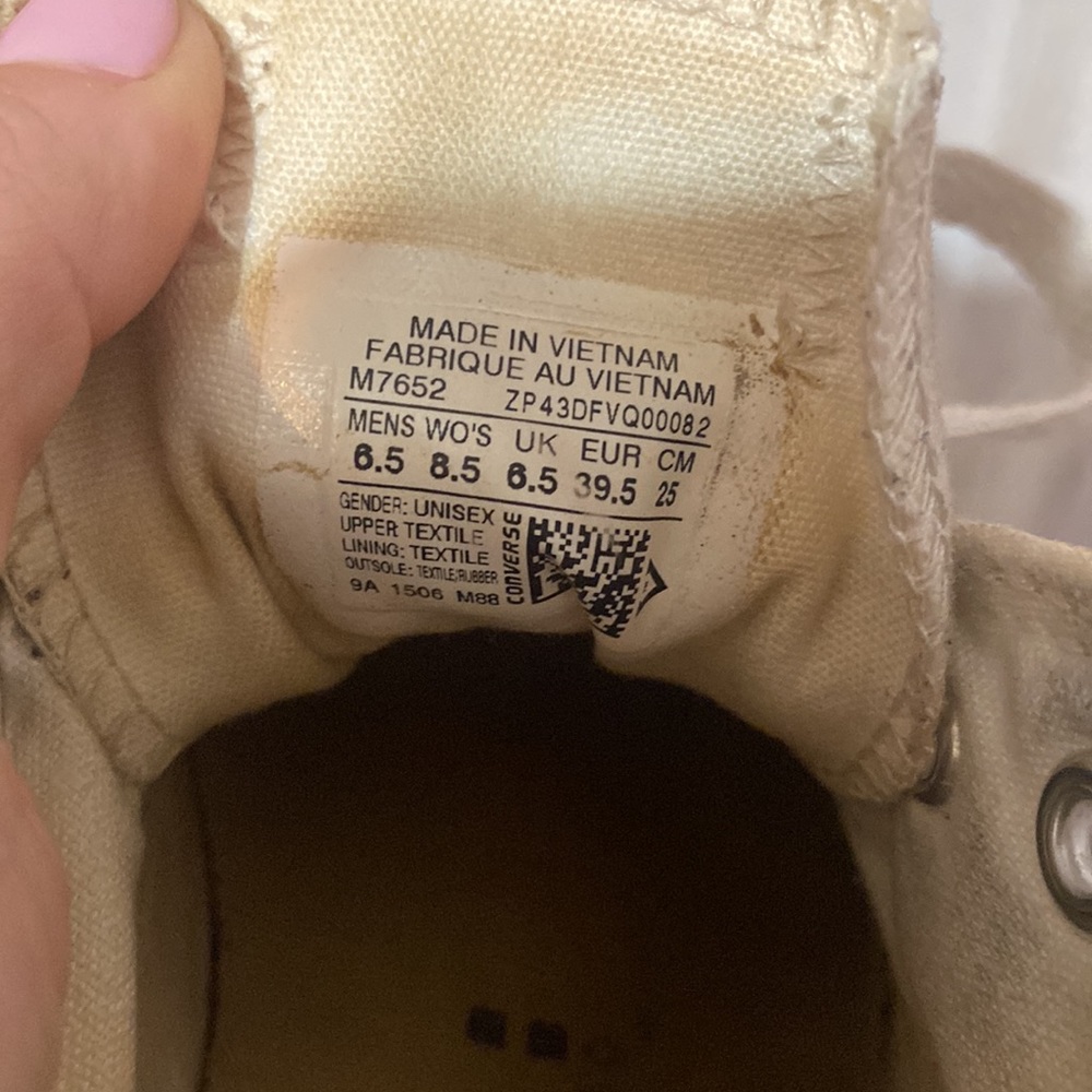 White converse - Picture 4 of 4